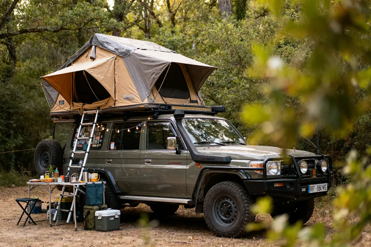 Tente de toit 4×4 : La solution idéale pour bivouac !